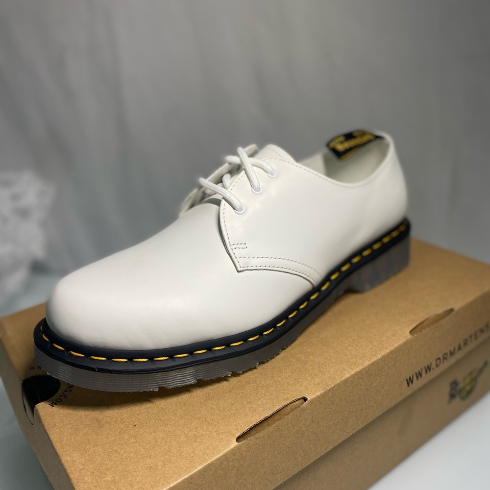 Mens Dr Martens white with bouncing soles , size 10 men’s